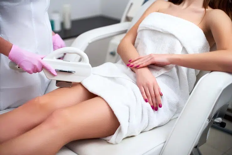 لیزر درمانی موهای زائد: تفاوت دستگاههای خانگی و کلینیکی