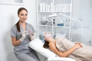 کلینیک زیبایی با تجهیزات پیشرفته