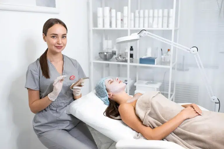 کلینیک زیبایی با تجهیزات پیشرفته