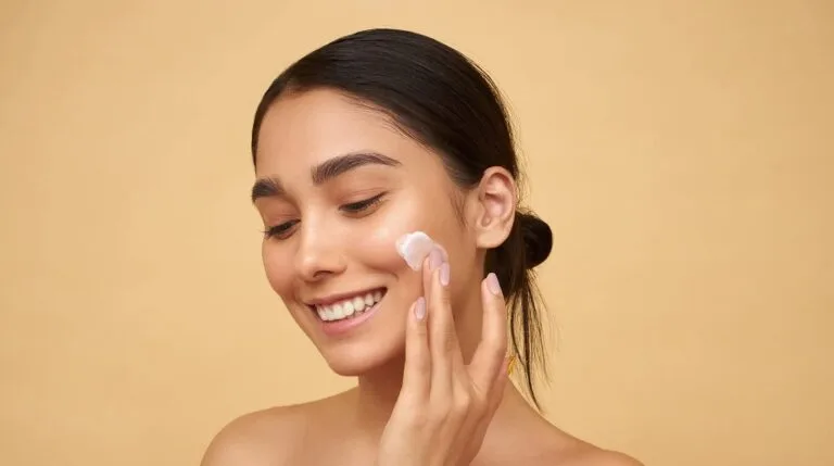 تفاوت آبرسان و مرطوب کننده ؛ کدام مهم تر است ؟ - زیبا ۳۶۰