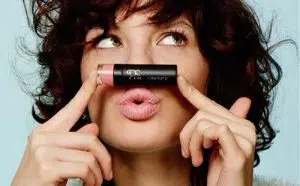 چرا باید لوازم آرایشی بدون گلوتن بخریم؟